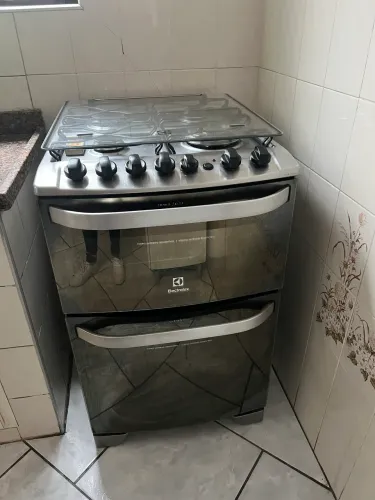 Fogão 4 bocas Electrolux Cinza Experience com Mesa de Vidro, Duplo Forno e PerfectCook360
