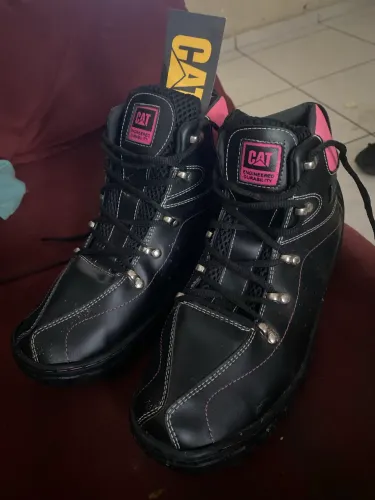 Bota CAT 