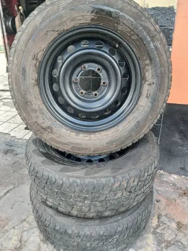 Vendo roda de ferro com pneu aro 17 para estepe Hilux