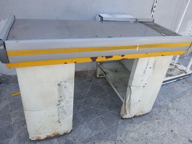 Vendo caixa de mercado. 