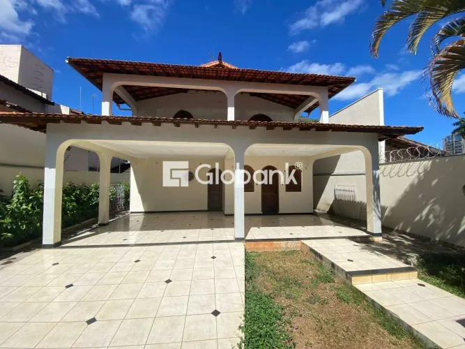 Casa para locação em Cidade Santa Maria 252m2, 4 quartos sendo 1 suíte.