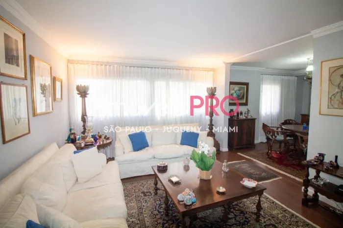 Apartamento amplo no Campo Belo