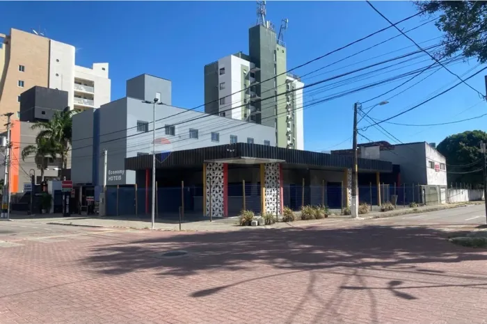Esquina -Ponto comercial na Av. Praia de ponta Negra!