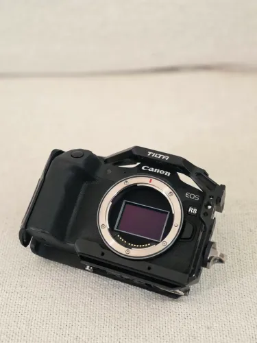 Câmera CANON R8 (MIRROLESS FULL FRAME) + Acessórios