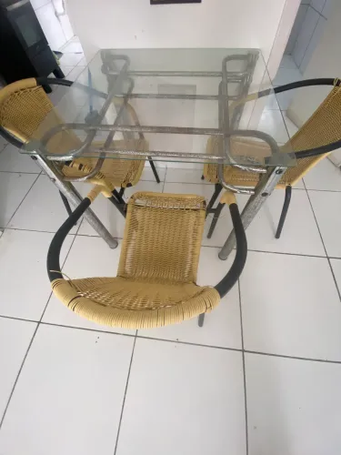MESA COM 3 cadeiras