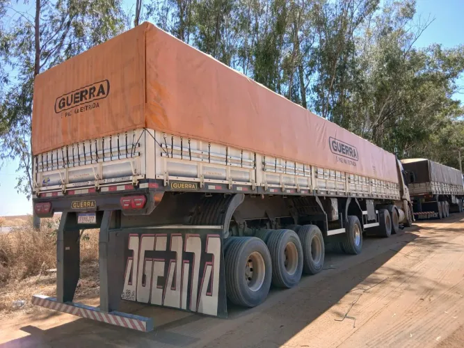 Carreta 4 eixo disponível para venda 