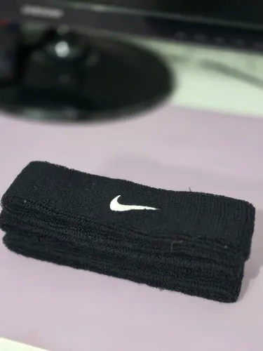 Testeira Nike Swoosh