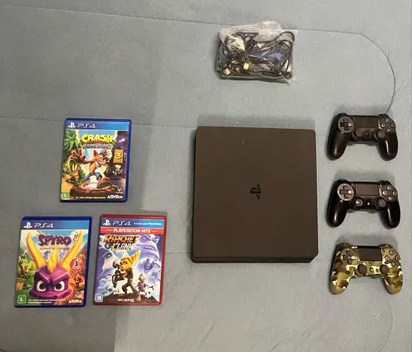 PS4 SLIM DE 1 TERA + 3 CONTROLES + 3 JOGOS