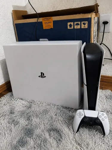 PS5 Slim 1TB + PS Plus