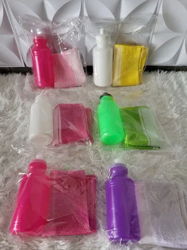 kit garrafinha + toalinha novo