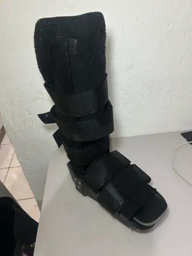 Vende se bota ortopédica semi nova imobilizadora cano alto 