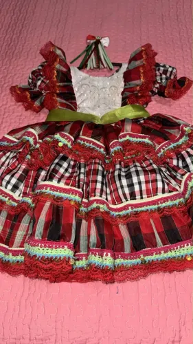 LINDO VESTIDO DE FESTA JUNINA INFANTIL - TAMANHO 4/5 ANOS