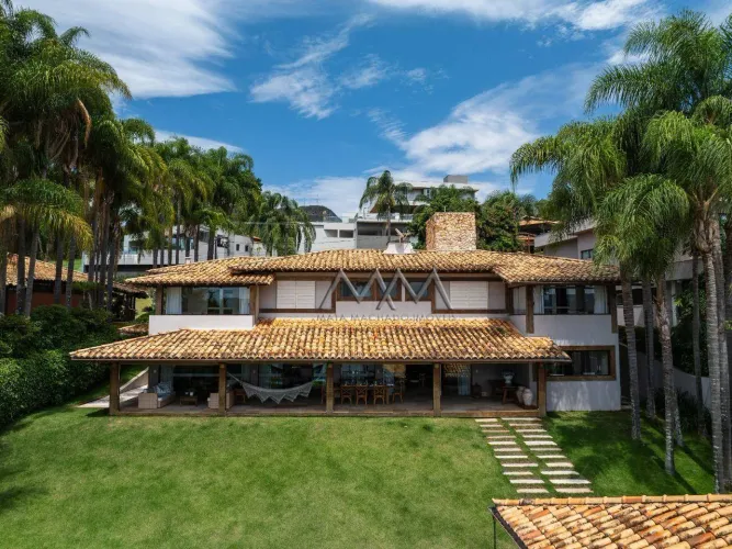 Casa à Venda no Condomínio Escarpa Do Largo - Capitólio | 5 Suítes - 794 m²