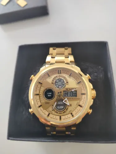 Relógio dourado 