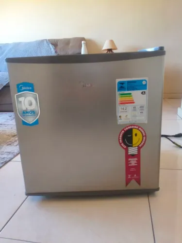 Frigobar Midea 45L Completo Seminovo