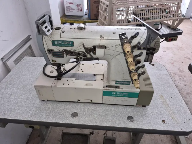 3 maquinas de costura industrial.