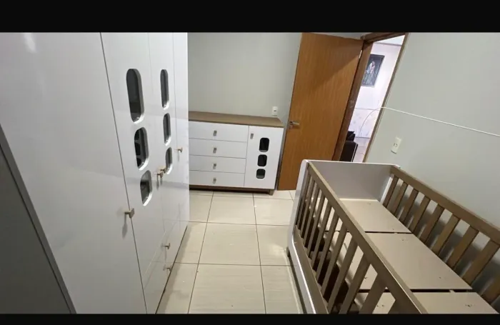 Quarto completo para bebê cômoda + berço (colchão vai junto ) + guarda roupa