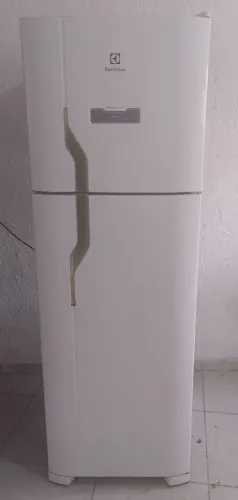 Geladeira para consertar.