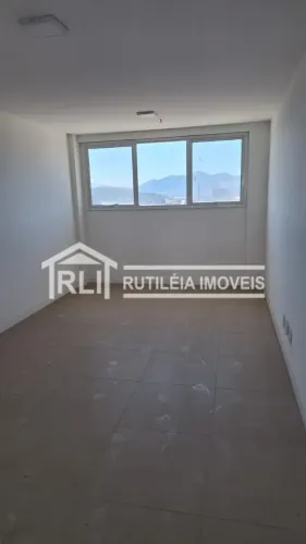 Rutileia Imóveis aluga ou vende excelente sala comercial no Edifício Van Gogh, Centro - It