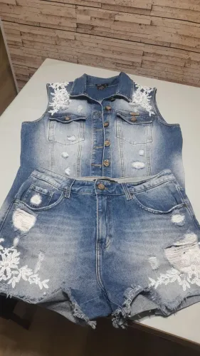Vendo conjunto Jeans Short e Colete bordado Jean Darrot seminovo Tam 44