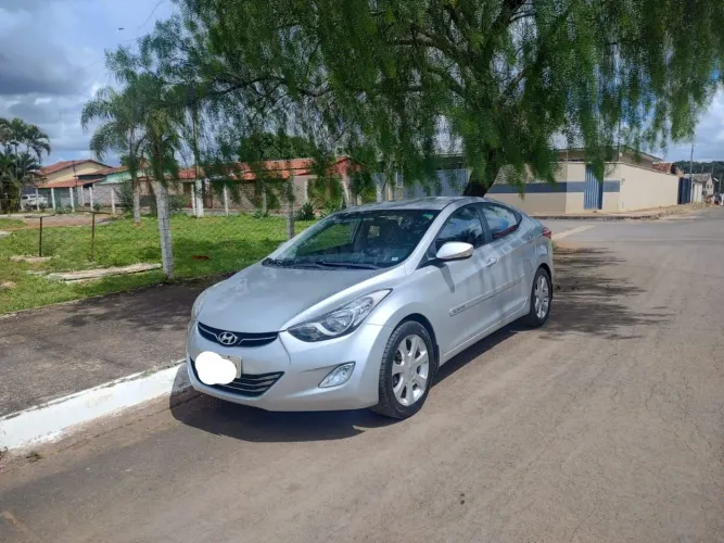 Hyundai Elantra GLS 1.8 16V Aut. 2013