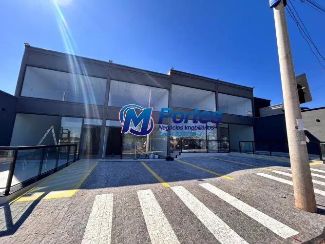 Salão Comercial para locação no Set sul 2, 2 salões com mezanino e deck e área de serviço,