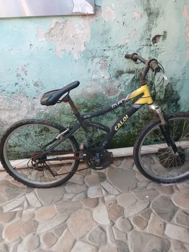 Vende-se um bicicleta Caloi Max front 21  usada, precisando de pintura e dois pneus 150 R$