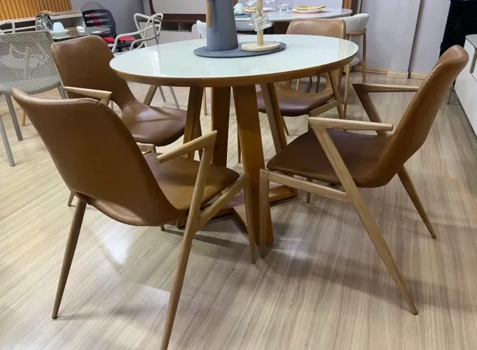 Mesa de Jantar redonda Com 4 Cadeiras