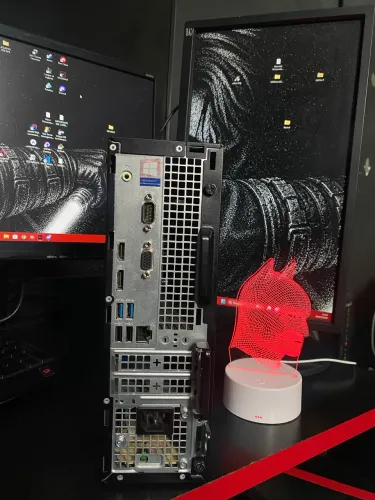 Gabinete Dell OptiPlex 3070 SFF + Placa-mãe + Fonte 200W 80 Plus Platinum