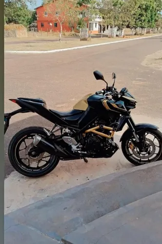 MOTO MT-03 bem conservada