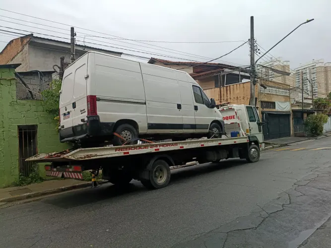 Vende se cargo 815 guincho