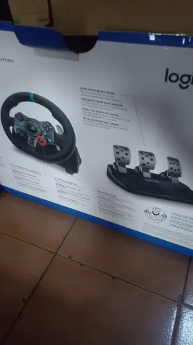 Vendo volante Logitech g29 com cockpit feito a mão.