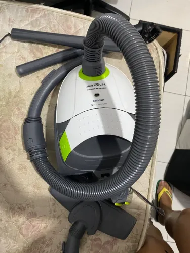 Aspirador de pó Britânia