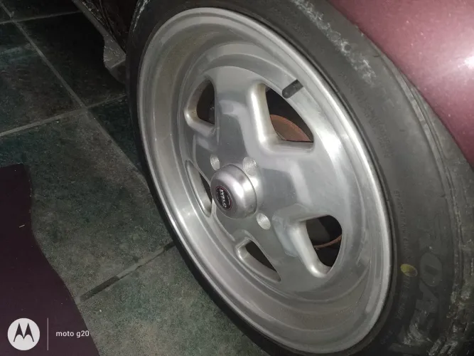 Rodas weld polidas aro 15 pneus novos.