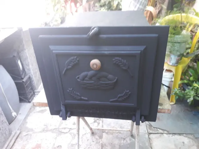 Vendo um forno e uma chapa para fogão a lenha de ferro fundido novo 