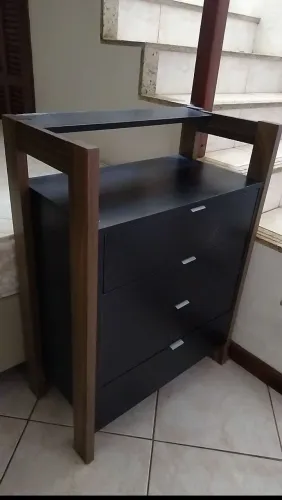Cômoda com 4 Gavetas - Ótimo estado