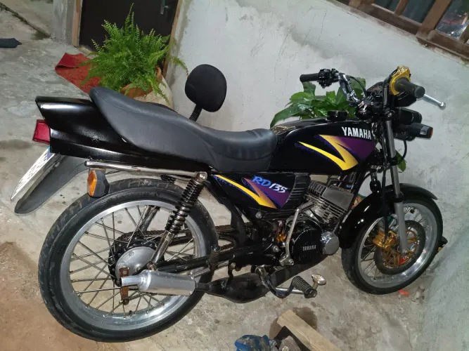 Vende-se Yamaha RD 135 ano 1999