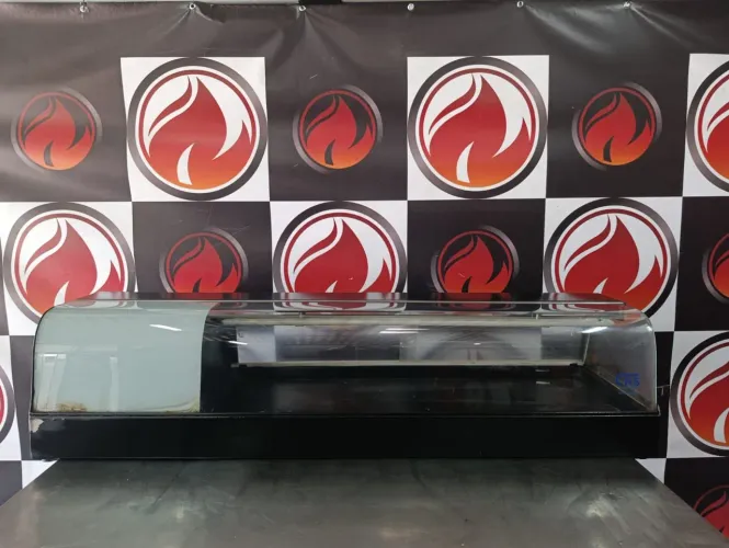 Sushi case refrigerada industrial 220 volts  marca CKS  funcionando perfeitamente 