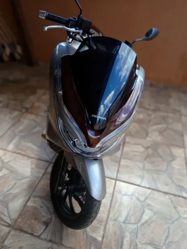 PCX ANO 2022 COM APENAS 4MIL KM RODADOS.