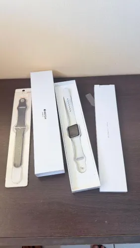 Apple Watch Series 3 (38mm) Silver + Pulseira Extra Branca/Preta