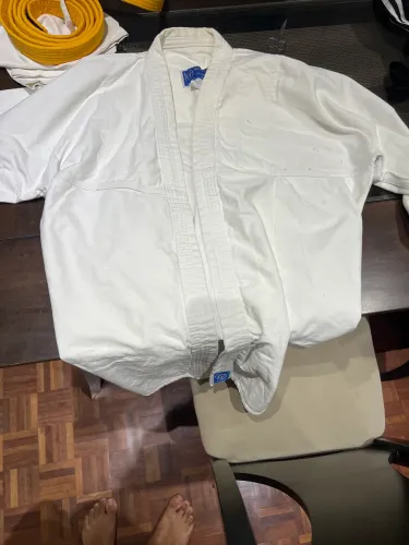 kimono de jiu-jítsu em perfeito estado