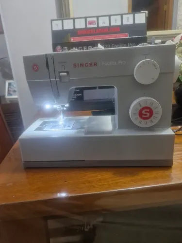 Singer facilita 4423 127v