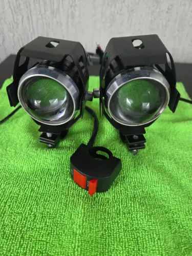 Faróis auxiliares para moto