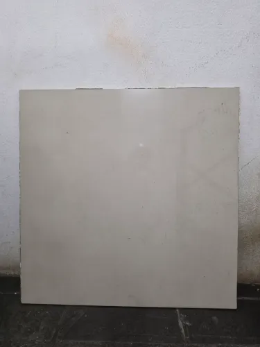 Porcelanato  60x60 bege claro removidos 