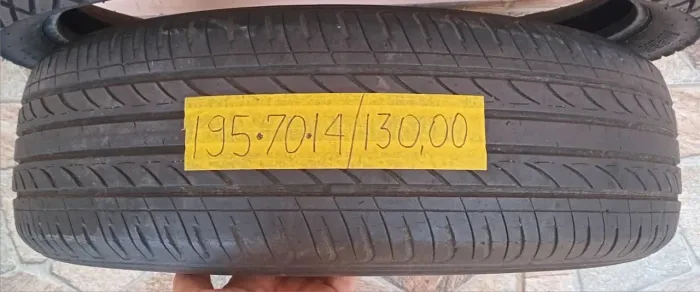 Pneu 195/70/14 e roda aro 14 de Corolla