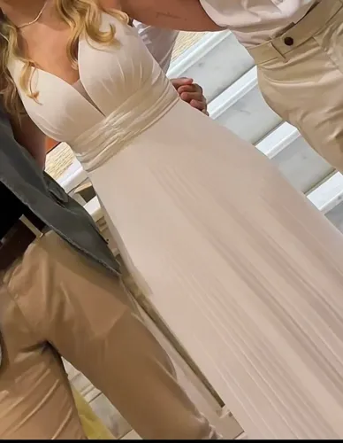 VESTIDO DE FESTA/ CASAMENTO CIVIL LONGO CHIFFON PLISSADO OFF WHITE