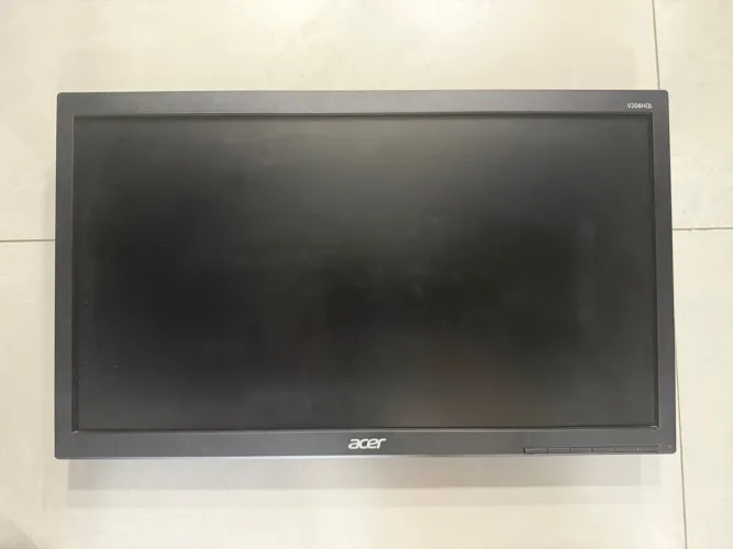 Vendo monitor Acer, modelo V206HQL, com tela LED de 19,5 polegadas. Ideal para computador