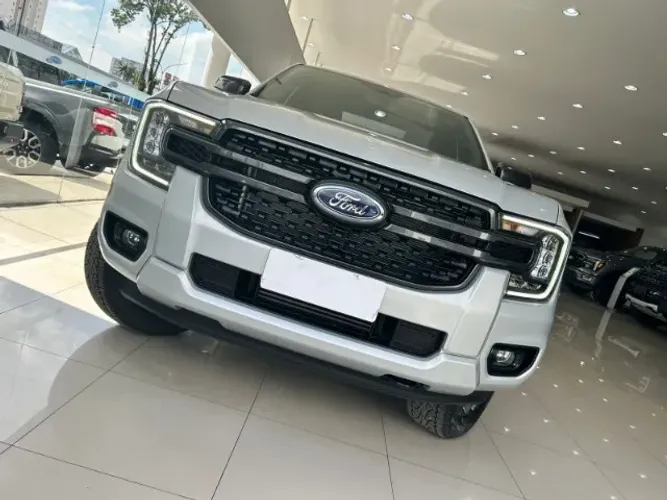 Ford Ranger Black 2.0 4X2 CD TB Diesel Aut. 2026