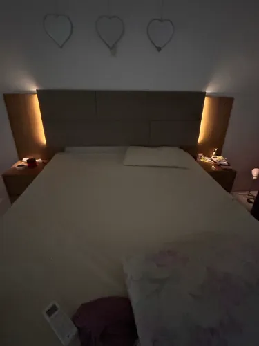 VENDO CABECEIRA COM CRIADOS MUDOS( cama casal ou queen)