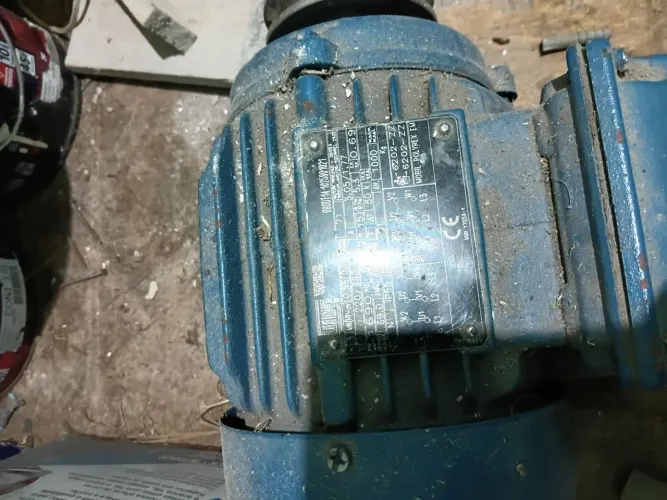 Vende-se máquina